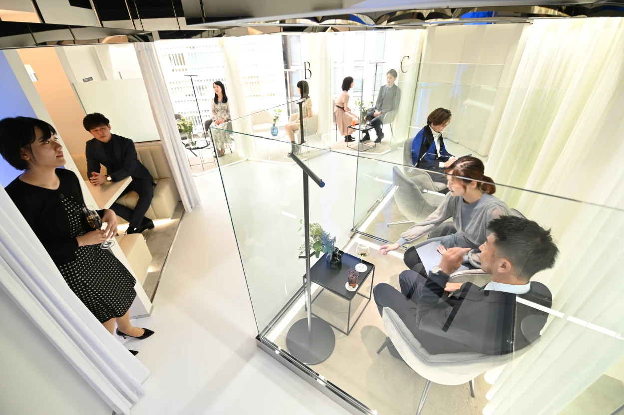 各ブースでトーク中2